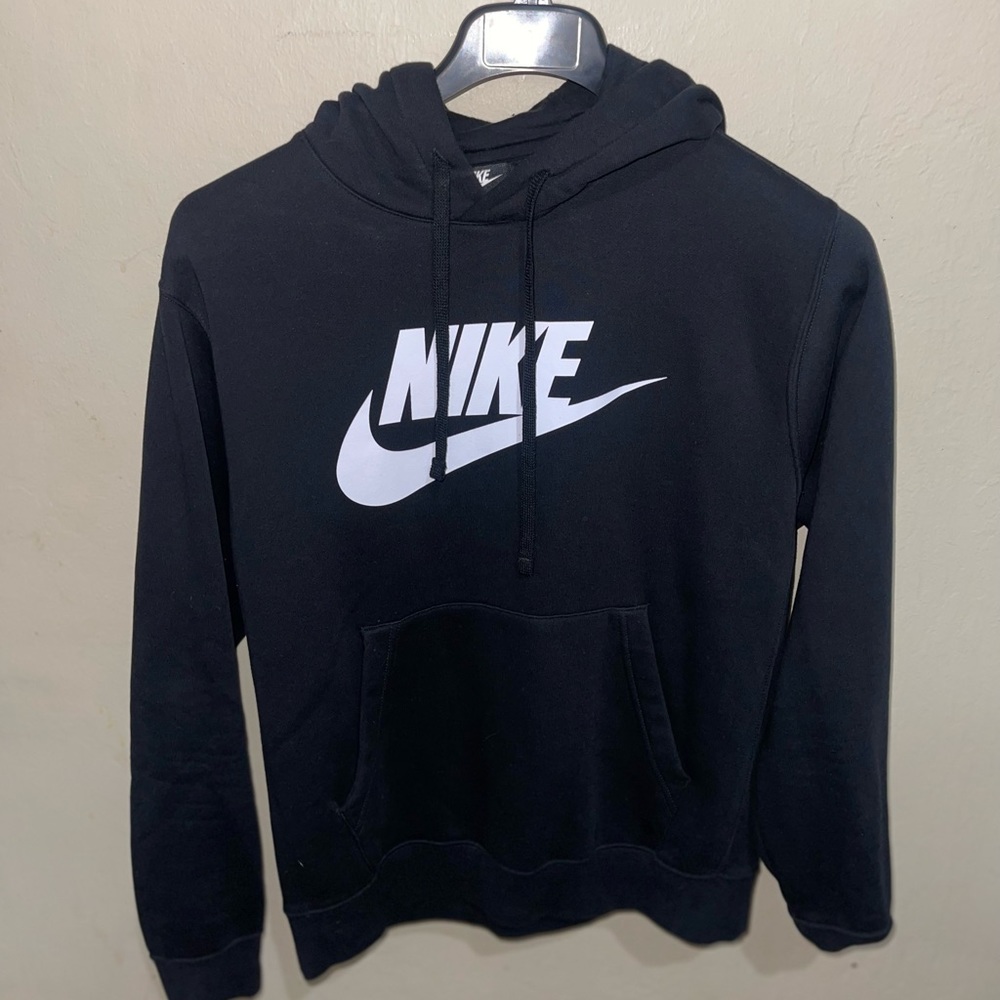 Men’s Nike black hoodie size: Medium